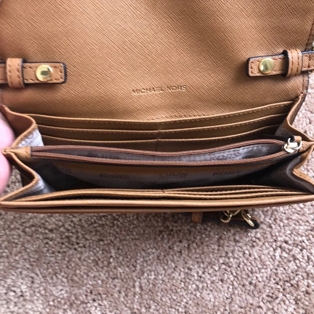 Leather Crossbody Wallet in Tan with Chain Strap Reposhing